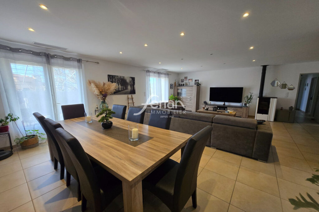 À vendre à Villecroze villa 3 chambres avec piscine  – 4 pièces – 3 chambres – 115.00 m²