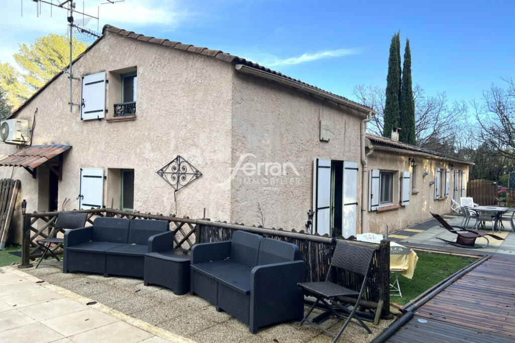 A vendre à Trans-en-Provence, villa de plain-pied + piscine +  – 5 pièces – 3 chambres – 125.00 m²