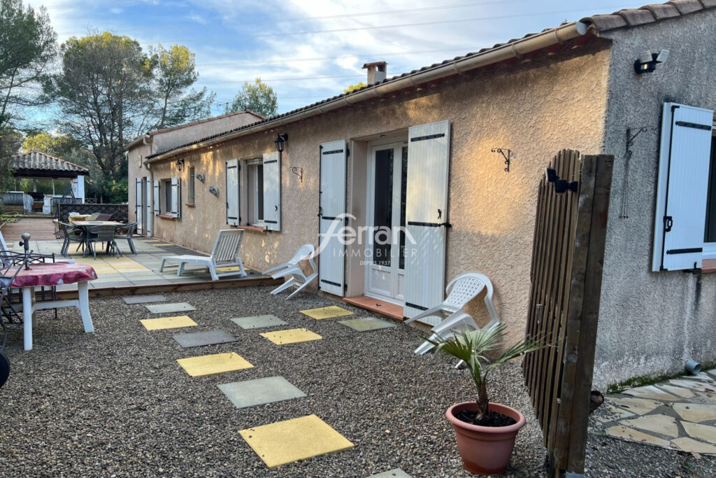 A vendre à Trans-en-Provence, villa de plain-pied + piscine +  – 5 pièces – 3 chambres – 125.00 m²