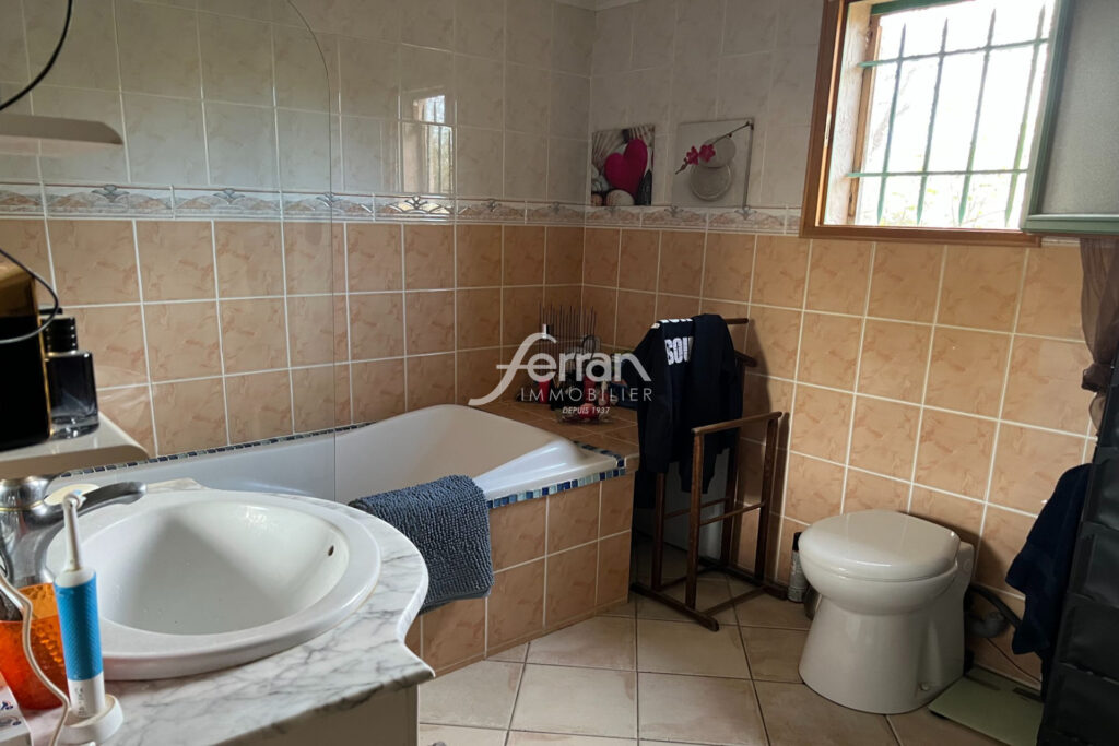 A vendre à Trans-en-Provence, villa de plain-pied + piscine +  – 5 pièces – 3 chambres – 125.00 m²