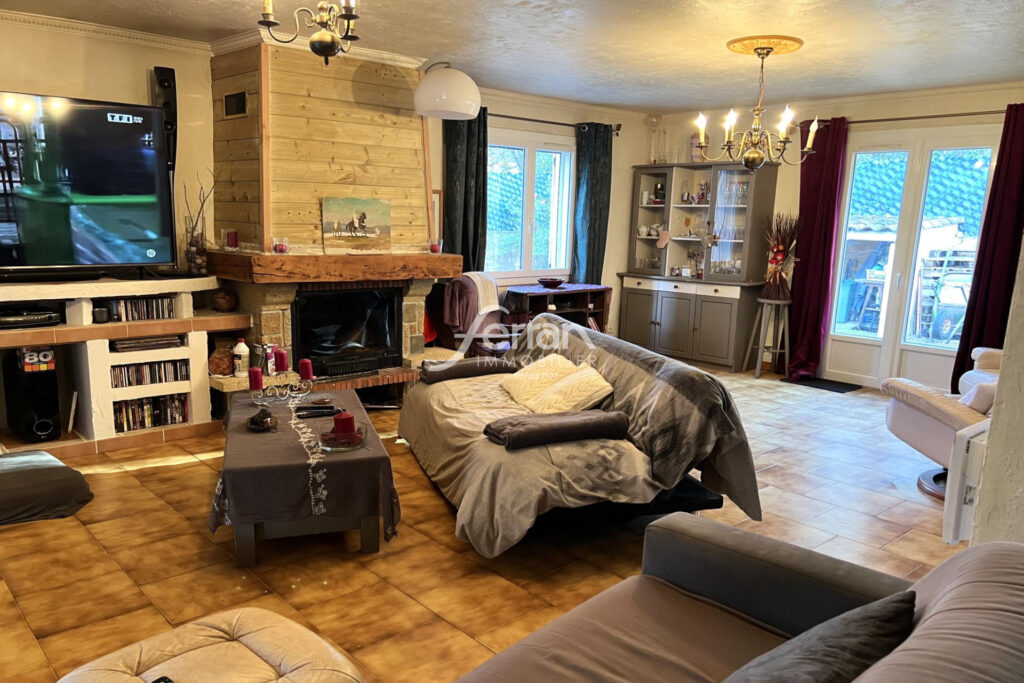 A vendre à Trans-en-Provence, villa de plain-pied + piscine +  – 5 pièces – 3 chambres – 125.00 m²