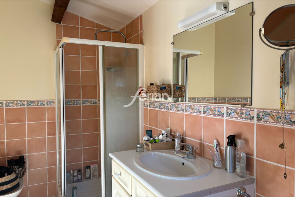 A vendre à Callas maison avec piscine – 7 pièces – 5 chambres – 176.00 m²