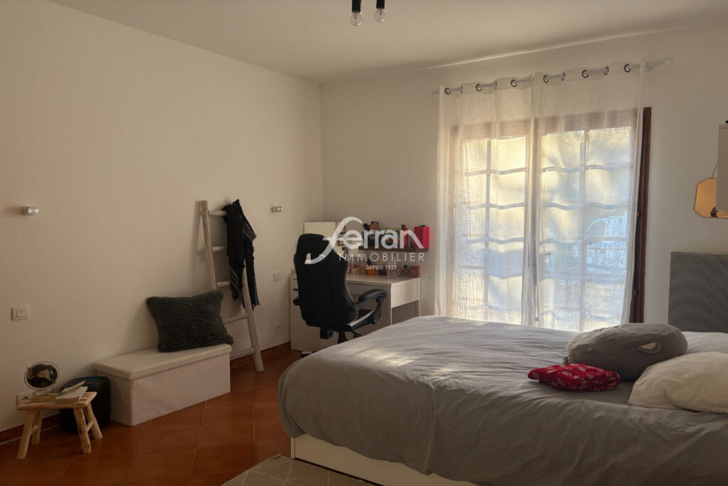 A vendre à Callas maison avec piscine – 7 pièces – 5 chambres – 176.00 m²