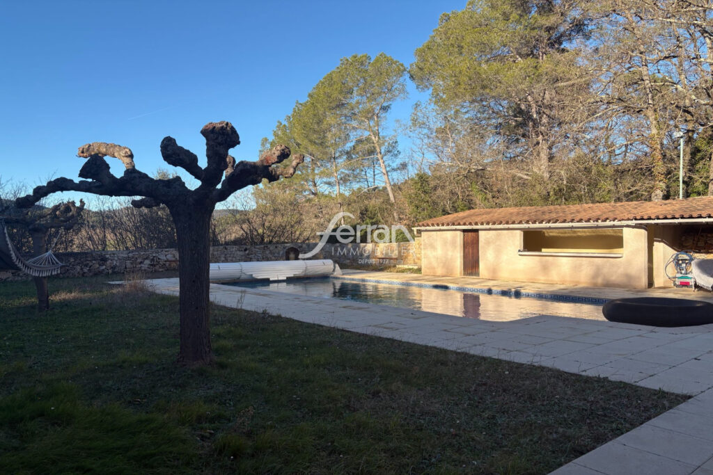 A vendre à Callas maison avec piscine – 7 pièces – 5 chambres – 176.00 m²