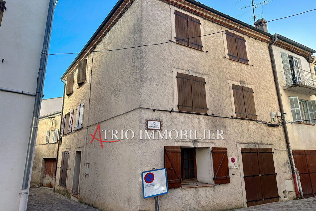 vente maison de village 8 Pièce(s) – 8 pièces – 6 chambres – 132.00 m²