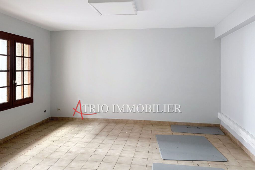 vente maison de village 8 Pièce(s) – 8 pièces – 6 chambres – 132.00 m²