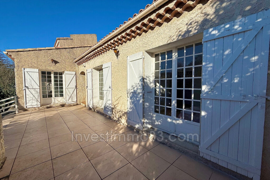 En plein centre de GREASQUE, au calme, proche de toutes les co – 7 pièces – 5 chambres – 230.00 m²