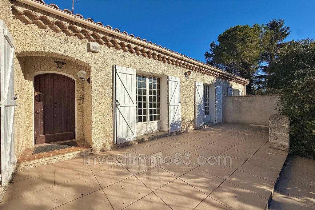 En plein centre de GREASQUE, au calme, proche de toutes les co – 7 pièces – 5 chambres – 230.00 m²