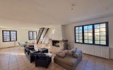 En plein centre de GREASQUE, au calme, proche de toutes les co – 7 pièces – 5 chambres – 230.00 m²