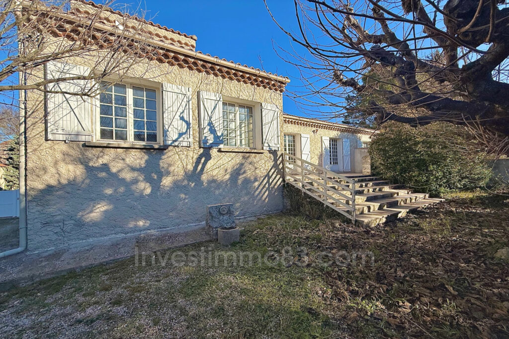 En plein centre de GREASQUE, au calme, proche de toutes les co – 7 pièces – 5 chambres – 230.00 m²