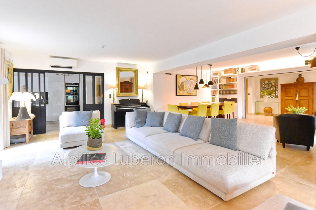 vente propriété 6 Pièce(s) – 6 pièces – 4 chambres – 250.00 m²