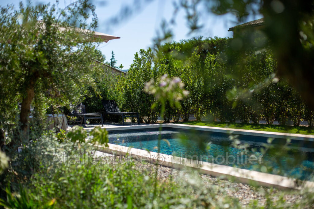 vente propriété 6 Pièce(s) – 6 pièces – 4 chambres – 250.00 m²