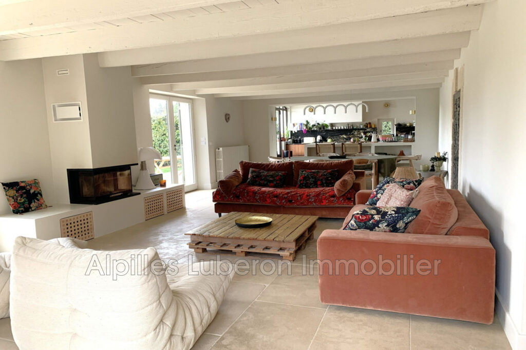 location saisonnière mas 6 Pièce(s) – 6 pièces – 4 chambres – 230.00 m²