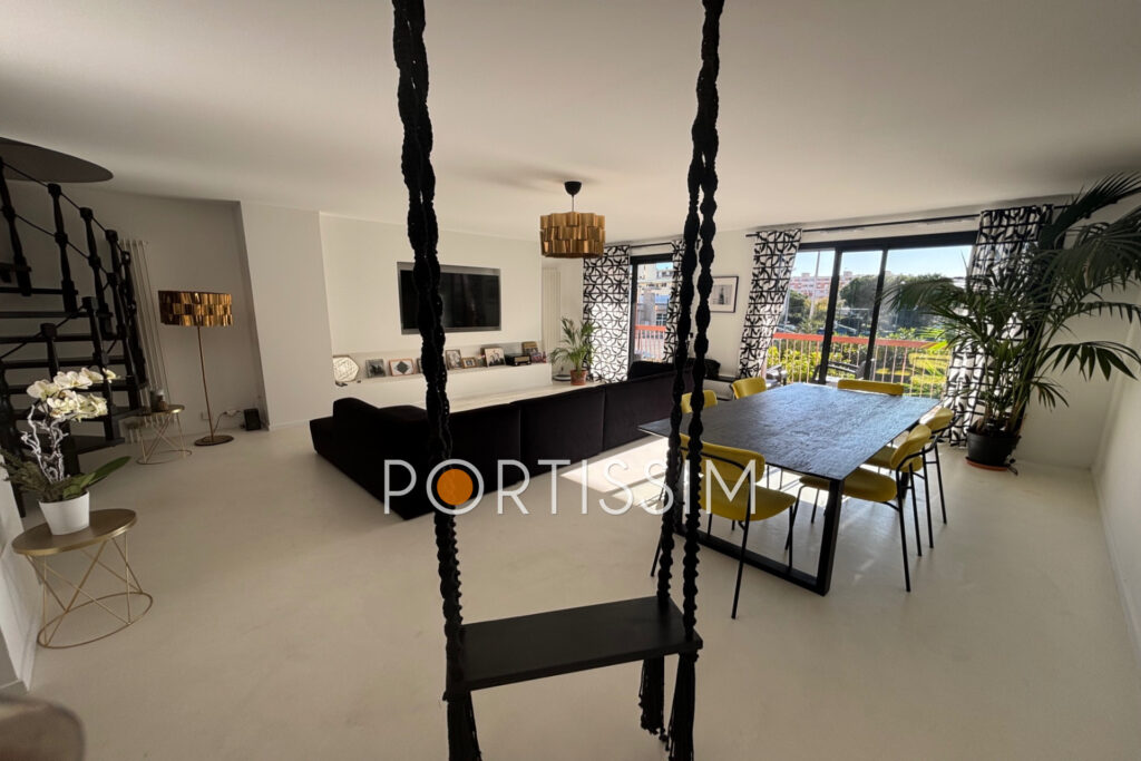 Cros-de-Cagnes – Proche bord de mer – Magnifique duplex de 110 – 4 pièces – 3 chambres – 109.00 m²