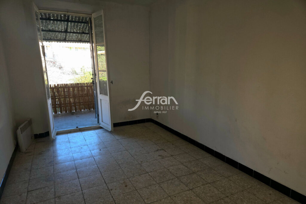 A vendre à Salernes maison de village avec jardin – 6 pièces – 3 chambres – 100.00 m²