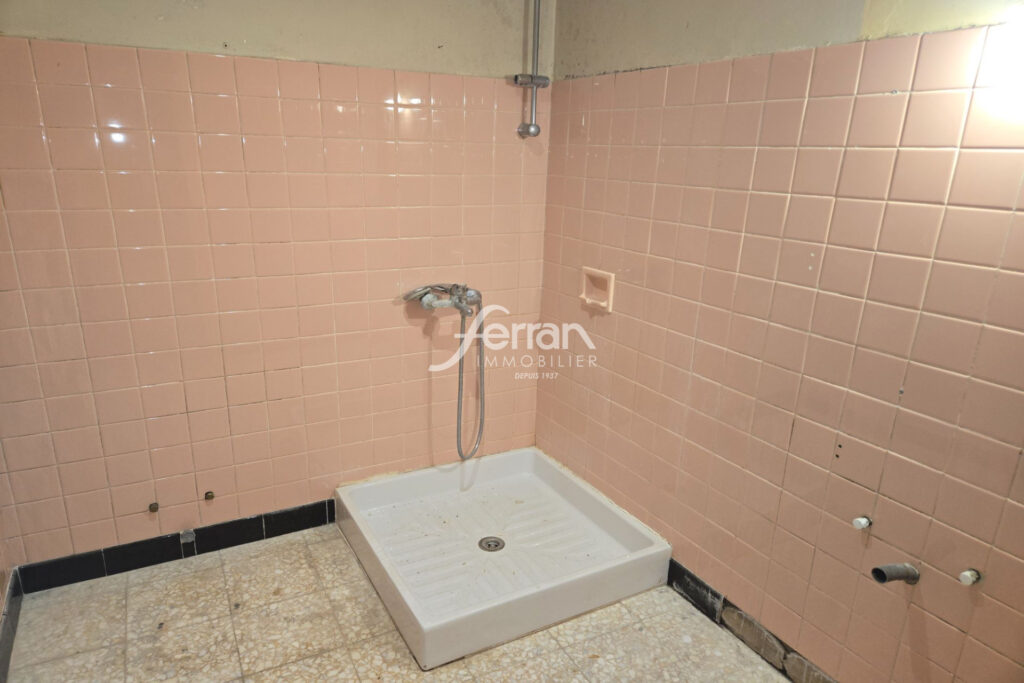 A vendre à Salernes maison de village avec jardin – 6 pièces – 3 chambres – 100.00 m²