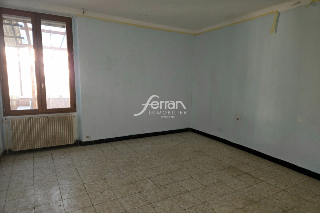 A vendre à Salernes maison de village avec jardin – 6 pièces – 3 chambres – 100.00 m²