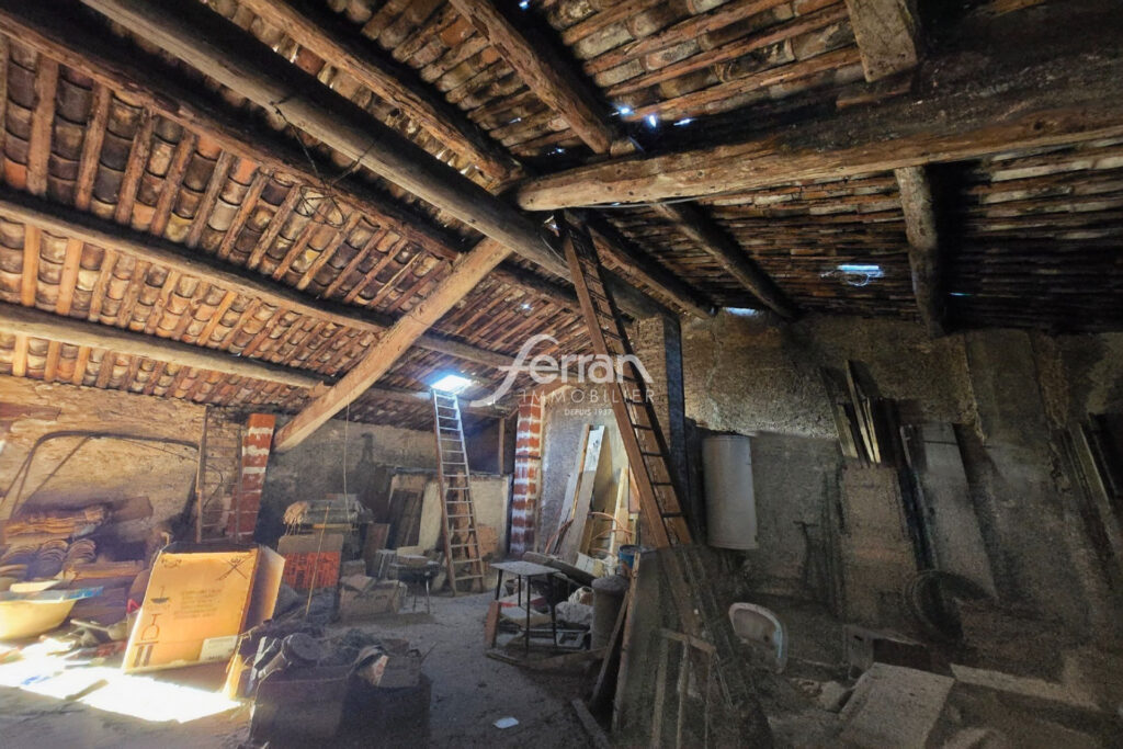 A vendre à Salernes maison de village avec jardin – 6 pièces – 3 chambres – 100.00 m²