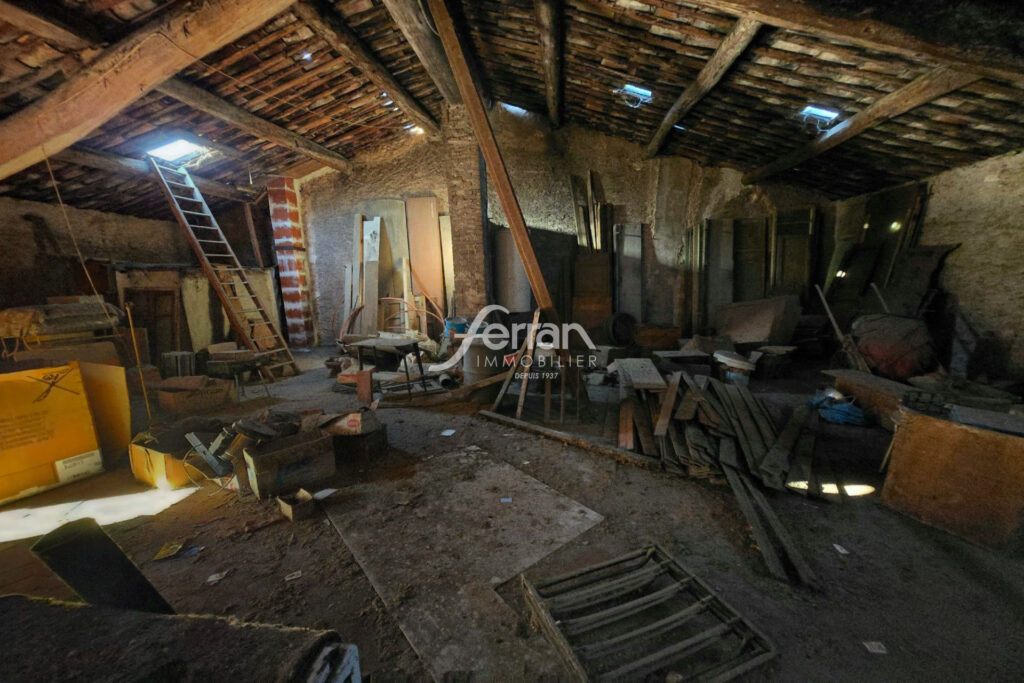 A vendre à Salernes maison de village avec jardin – 6 pièces – 3 chambres – 100.00 m²