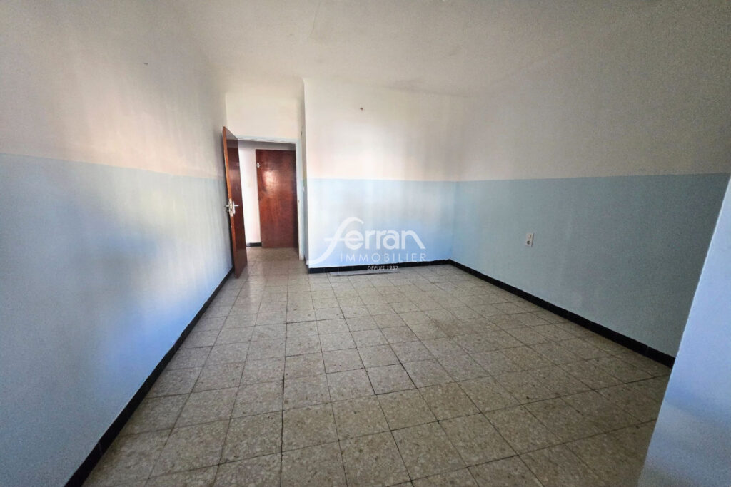 A vendre à Salernes maison de village avec jardin – 6 pièces – 3 chambres – 100.00 m²