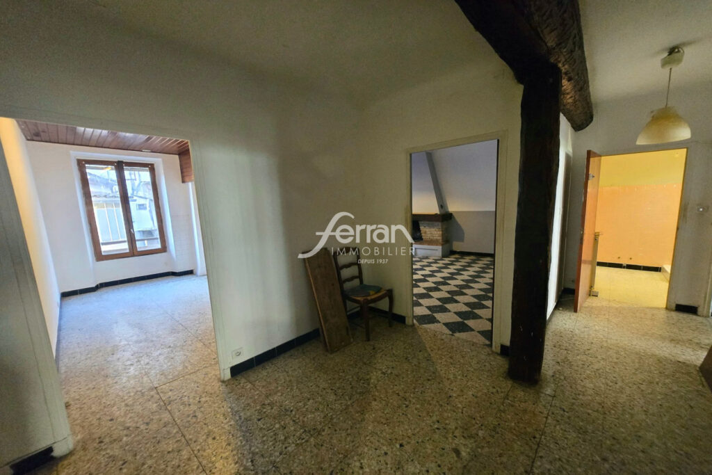 A vendre à Salernes maison de village avec jardin – 6 pièces – 3 chambres – 100.00 m²