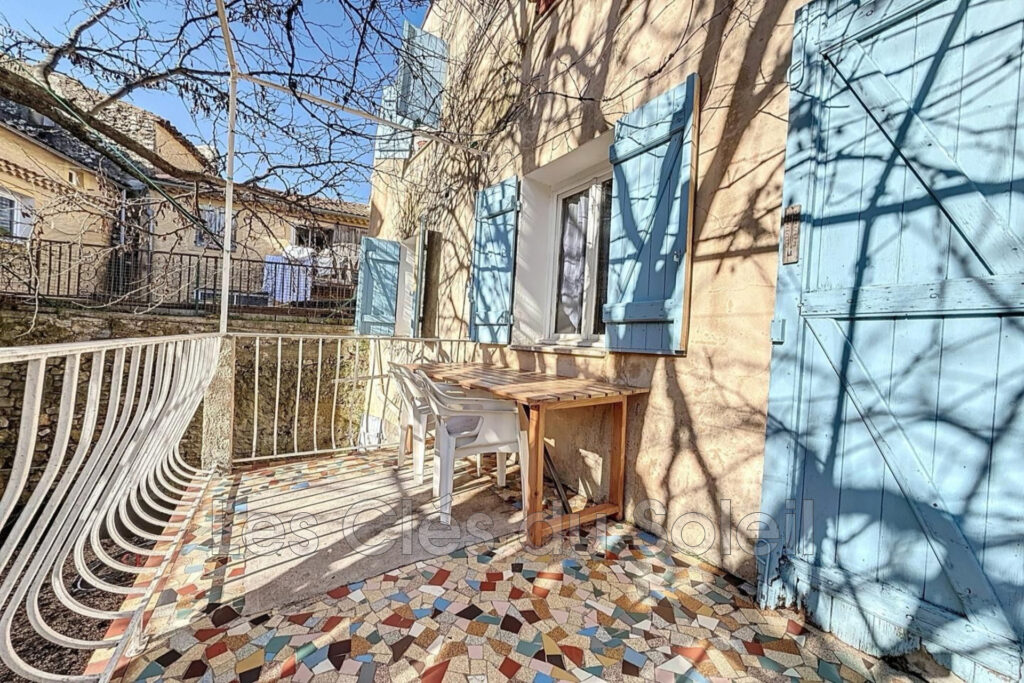 Appartement de type 3 situé Brignoles   Découvrez ce bel appar – 3 pièces – 2 chambres – 55.00 m²