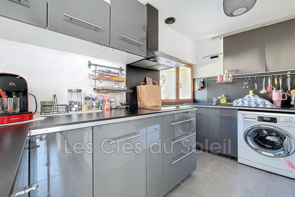 Appartement de type 3 situé Brignoles   Découvrez ce bel appar – 3 pièces – 2 chambres – 55.00 m²