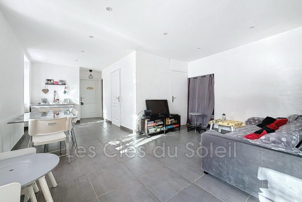 Appartement de type 3 situé Brignoles   Découvrez ce bel appar – 3 pièces – 2 chambres – 55.00 m²