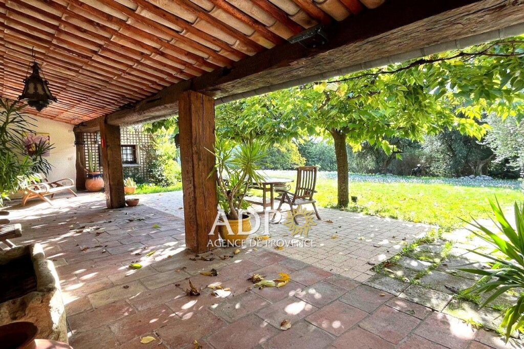 vente  – NR pièces – 2 chambres – 150.00 m²