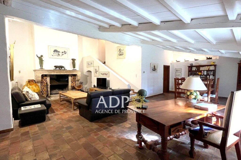 vente  – NR pièces – 2 chambres – 150.00 m²