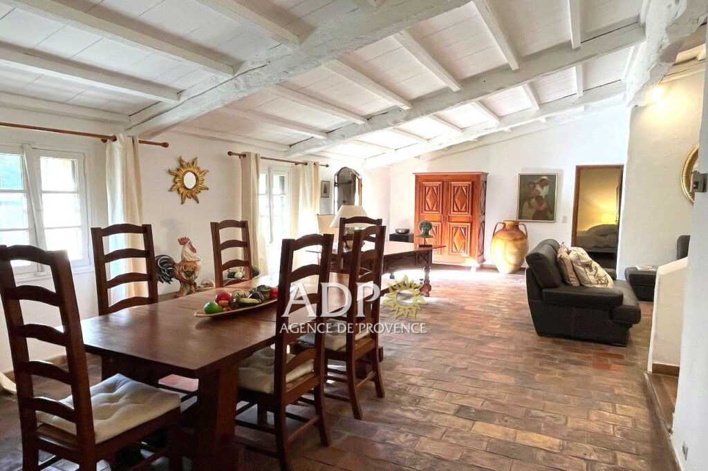 vente  – NR pièces – 2 chambres – 150.00 m²