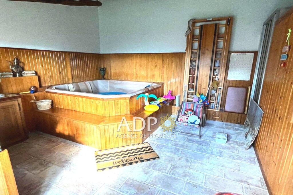 vente  – NR pièces – 2 chambres – 150.00 m²