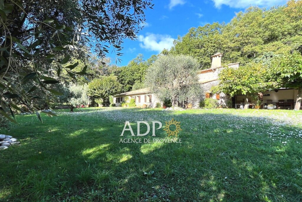 vente  – NR pièces – 2 chambres – 150.00 m²