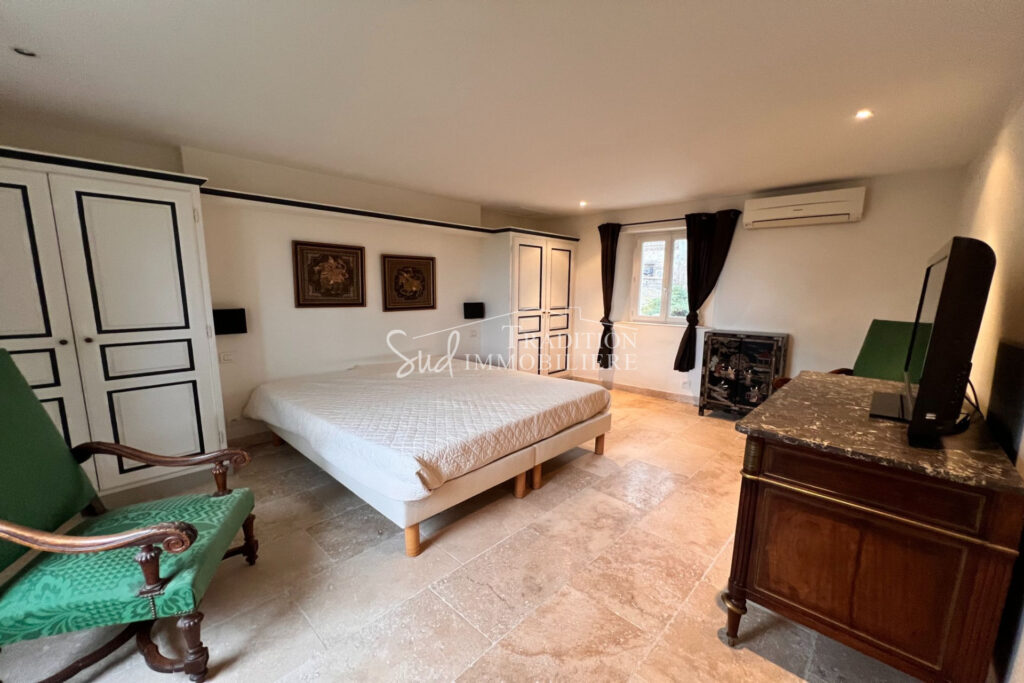 EXCLUSIVITE – MAISON ANCIENNE – MAUSSANE LES ALPILLES – NR pièces – 3 chambres – 140.00 m²