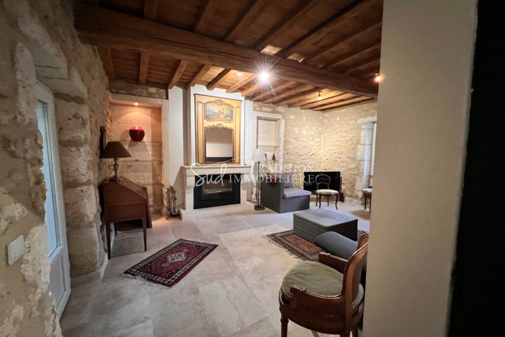 EXCLUSIVITE – MAISON ANCIENNE – MAUSSANE LES ALPILLES – NR pièces – 3 chambres – 140.00 m²