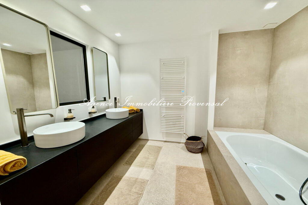 vente maison contemporaine 6 Pièce(s) – 6 pièces – 5 chambres – 383.00 m²