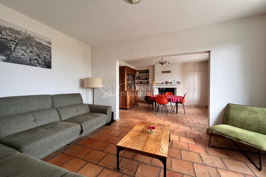 MAS EN CAMPAGNE DU VILLAGE DE MOURIES  – 2 pièces – NR chambres – 235.00 m²