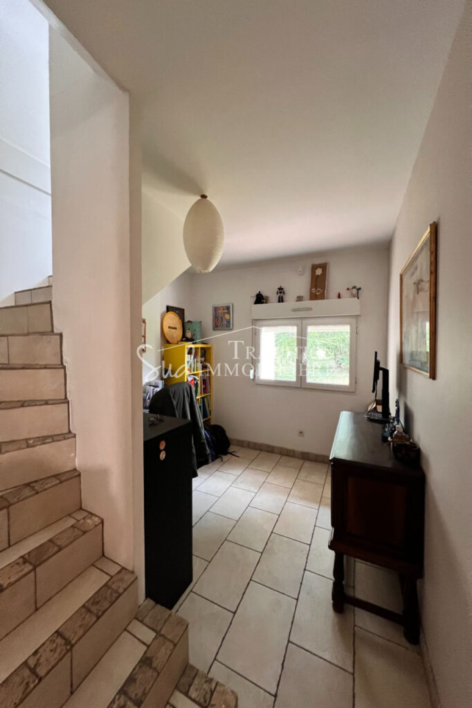 MAS EN CAMPAGNE DU VILLAGE DE MOURIES  – 2 pièces – NR chambres – 235.00 m²