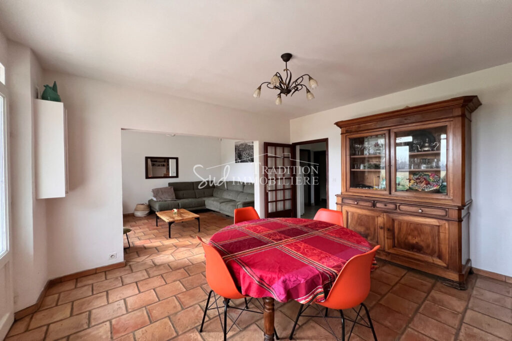 MAS EN CAMPAGNE DU VILLAGE DE MOURIES  – 2 pièces – NR chambres – 235.00 m²