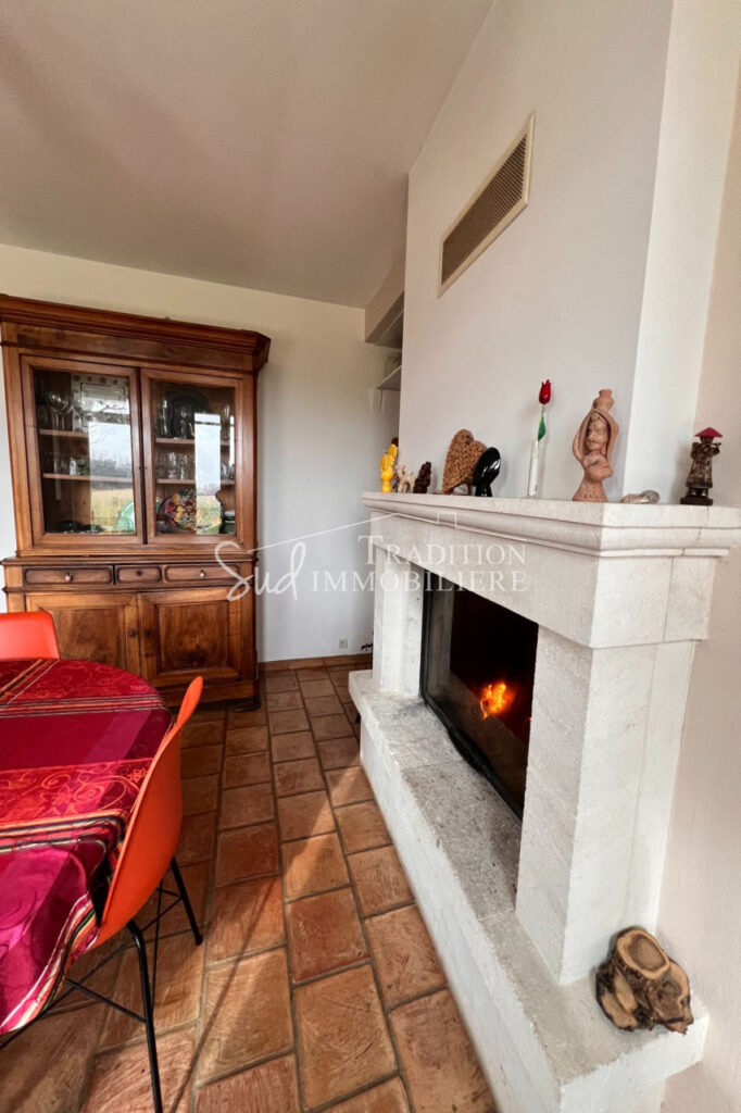 MAS EN CAMPAGNE DU VILLAGE DE MOURIES  – 2 pièces – NR chambres – 235.00 m²