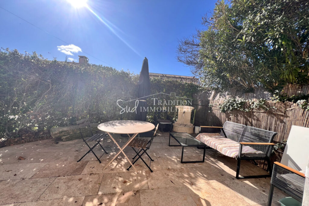 CENTRE VILAGE DE MAUSSANE LES ALPILLES – 2 pièces – 1 chambre – 50.00 m²