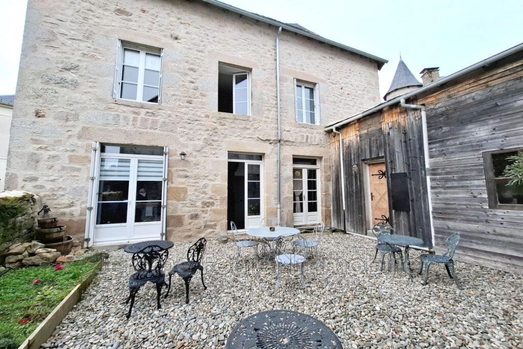 Résidence principale auto-finançable ou investissement classiq – NR pièces – NR chambres – 245.30 m²