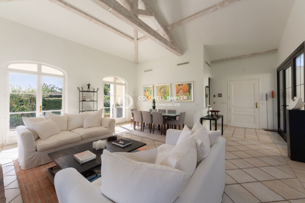 Villa face au golf dans un domaine avec agents de sécurités et – 5 pièces – 4 chambres – 194.00 m²