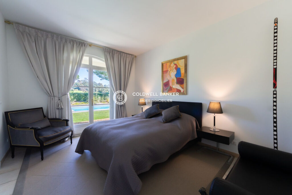 Villa face au golf dans un domaine avec agents de sécurités et – 5 pièces – 4 chambres – 194.00 m²