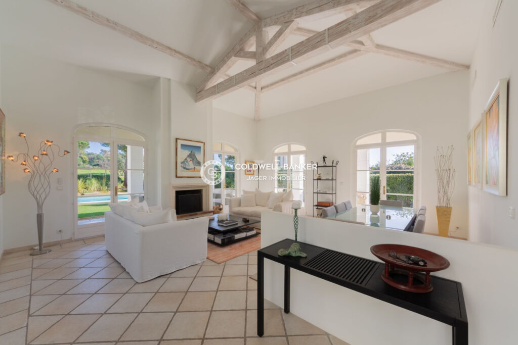 Villa face au golf dans un domaine avec agents de sécurités et – 5 pièces – 4 chambres – 194.00 m²