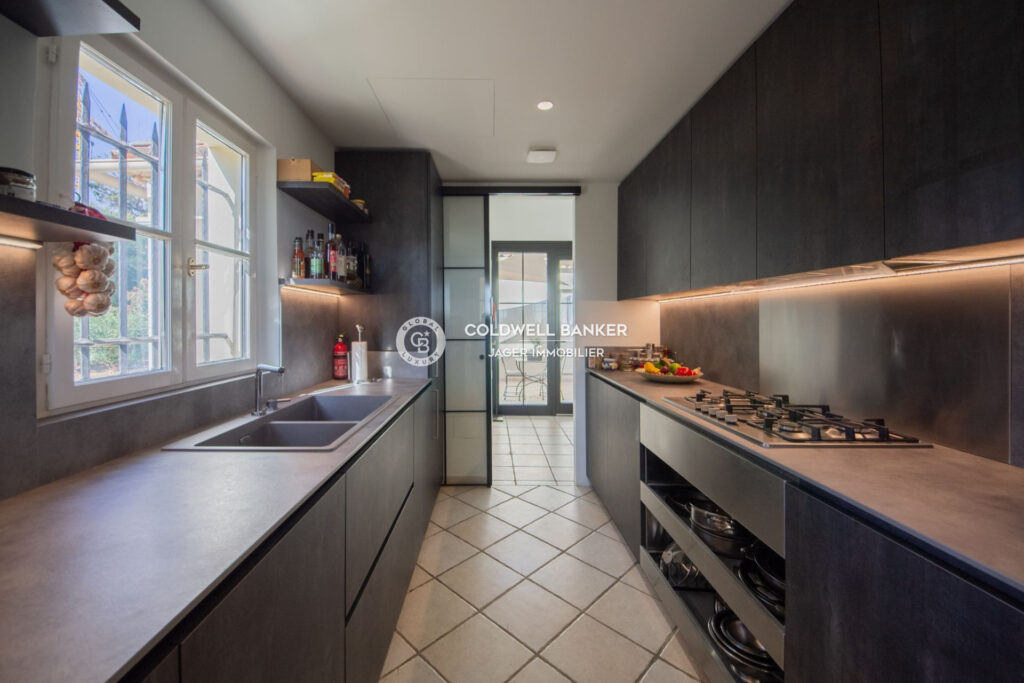 Villa face au golf dans un domaine avec agents de sécurités et – 5 pièces – 4 chambres – 194.00 m²