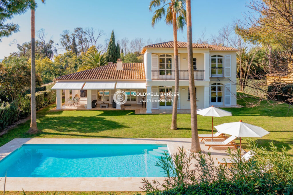 Villa face au golf dans un domaine avec agents de sécurités et – 5 pièces – 4 chambres – 194.00 m²