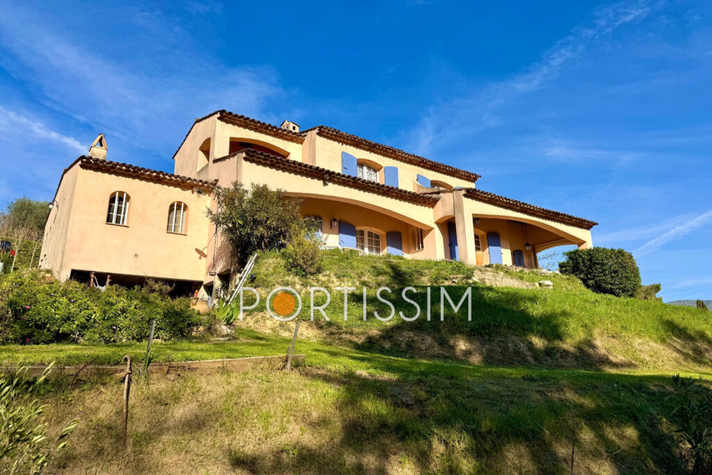 Tourrettes-Levens / villa individuelle au calme / jardin 4500m – 4 pièces – 3 chambres – 150.00 m²