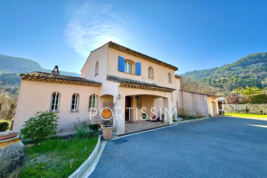 Tourrettes-Levens / villa individuelle au calme / jardin 4500m – 4 pièces – 3 chambres – 150.00 m²