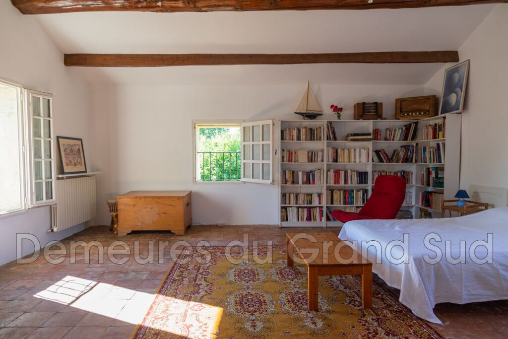 vente mas – NR pièces – 7 chambres – 300.00 m²